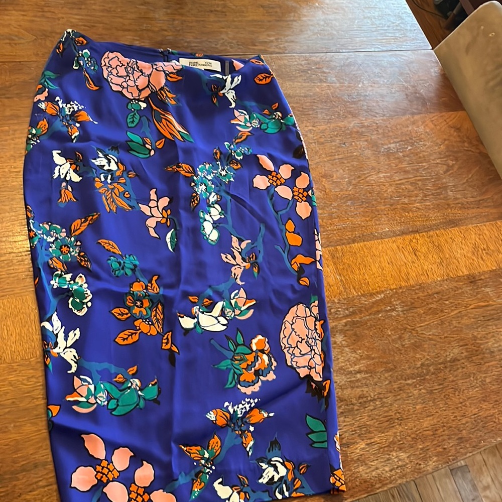 Colorful DVF size 8 mid- length (below the knee) skirt